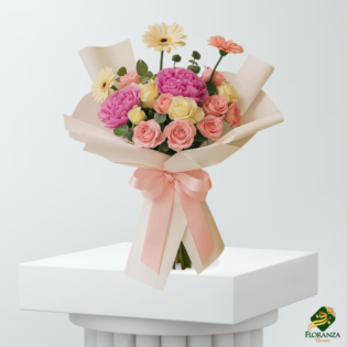 Elegant green Floral arrangements with rose